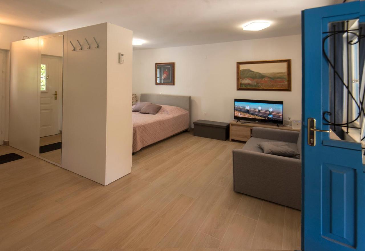 Studio Apartman Roza Ston Eksteriør billede